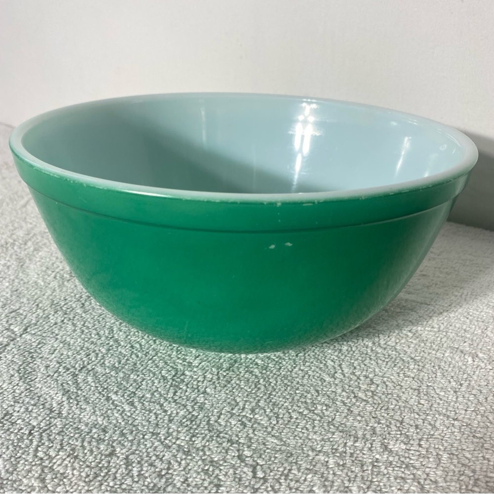 Vintage PYREX 1950’s Primary Colours Green #403 2.5qt Large Mixing Bowl